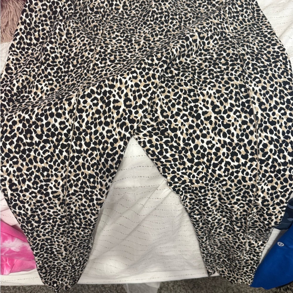 Old Navy Black and Cream Leopard Print Leggings